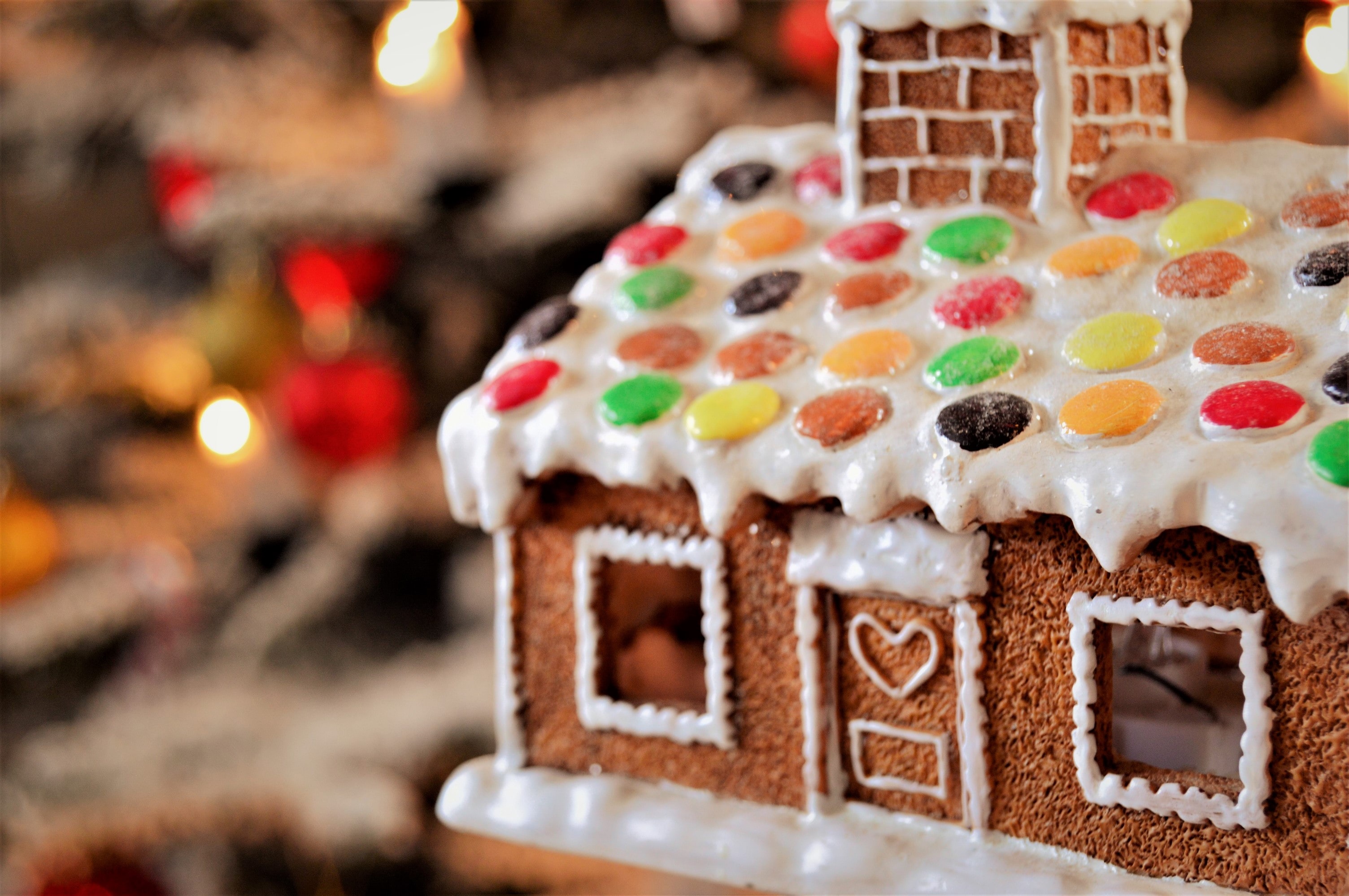 DIY Christmas Decorations Advent Calendar Festive Holiday Home Decoration Crafts gingerbread house baking crafts icing sugar