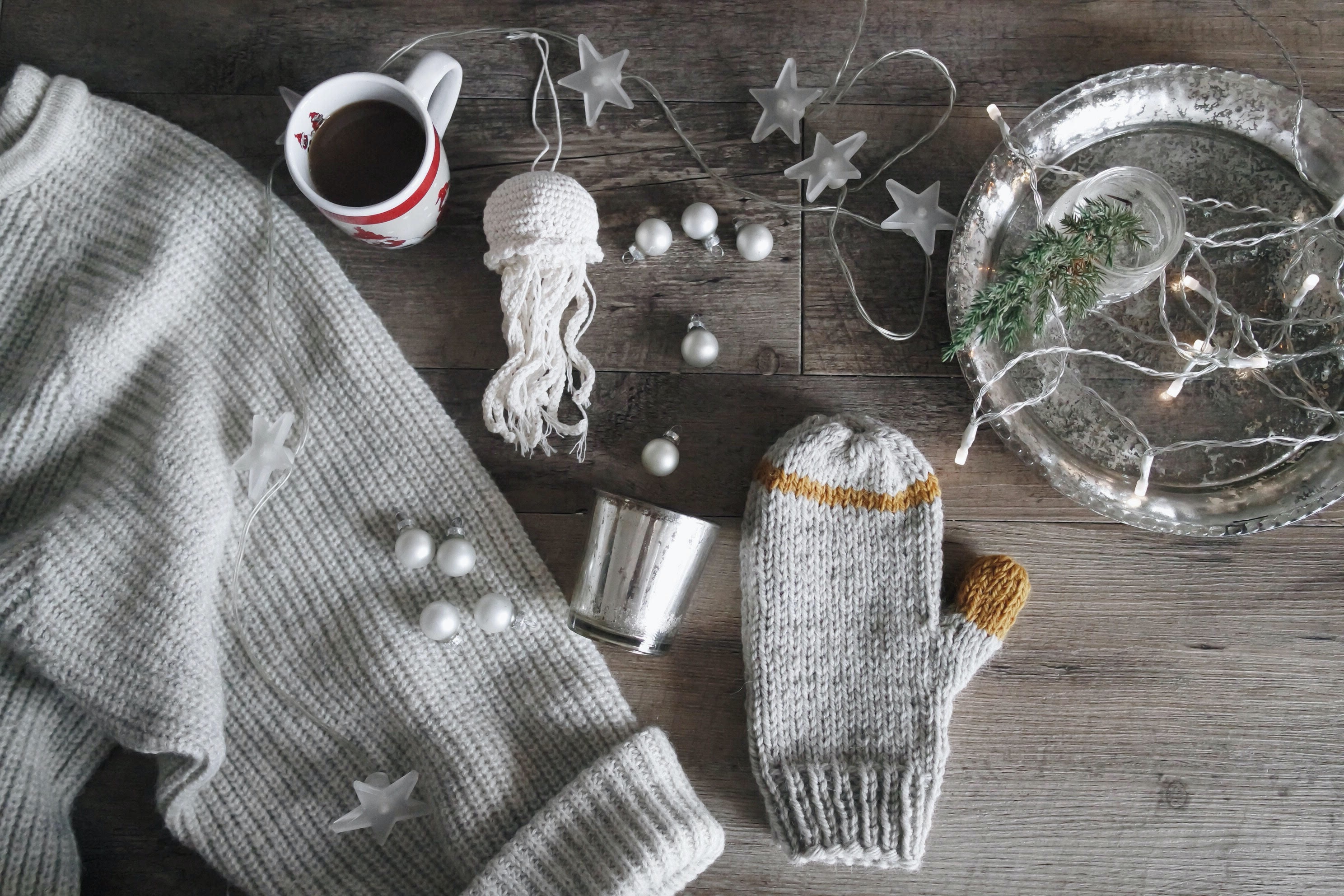 handmade, DIY, gift, ideas, christmas, holidays, travel, authentic local, unique, localbini, biniblog, experience, tour, blog, knitting, crafts, dyi, isolation, bored, winter, family, presents, seasonal, knit, crochet, gloves, white, grey, stars, jumpers