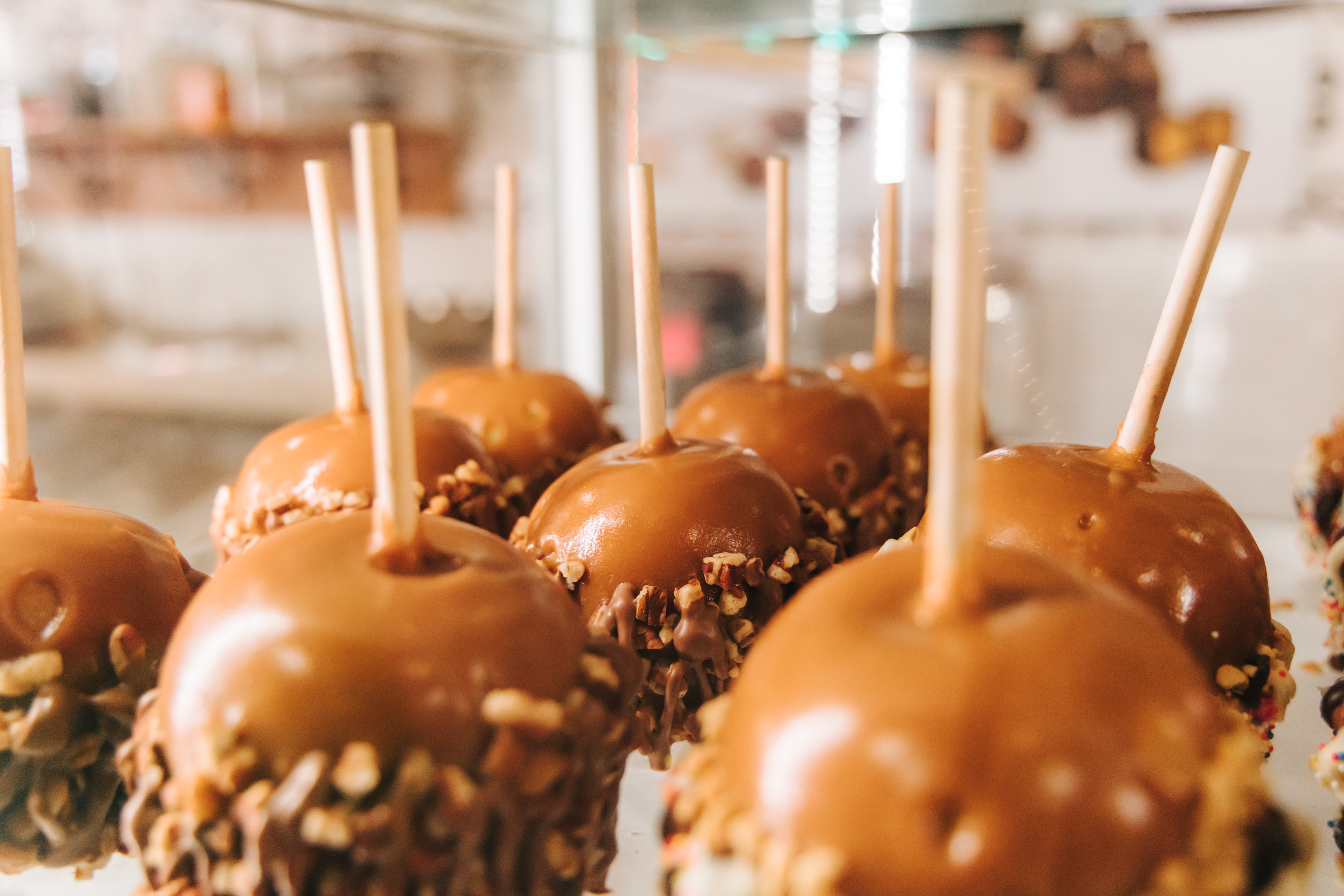 toffee candy apples funfair fesitval winter wonderland christmas holidays experience travel local localbini biniblog inspiration