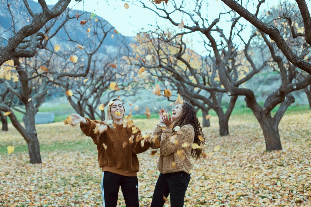 cosy, jumper, girls, laughing, autumn, friends, fall, nature, forest, leaves, adventure, loclabini, biniblog, things to do, green, brown, colours, travel, experience, local, budget, savings