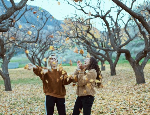 cosy, jumper, girls, laughing, autumn, friends, fall, nature, forest, leaves, adventure, loclabini, biniblog, things to do, green, brown, colours, travel, experience, local, budget, savings