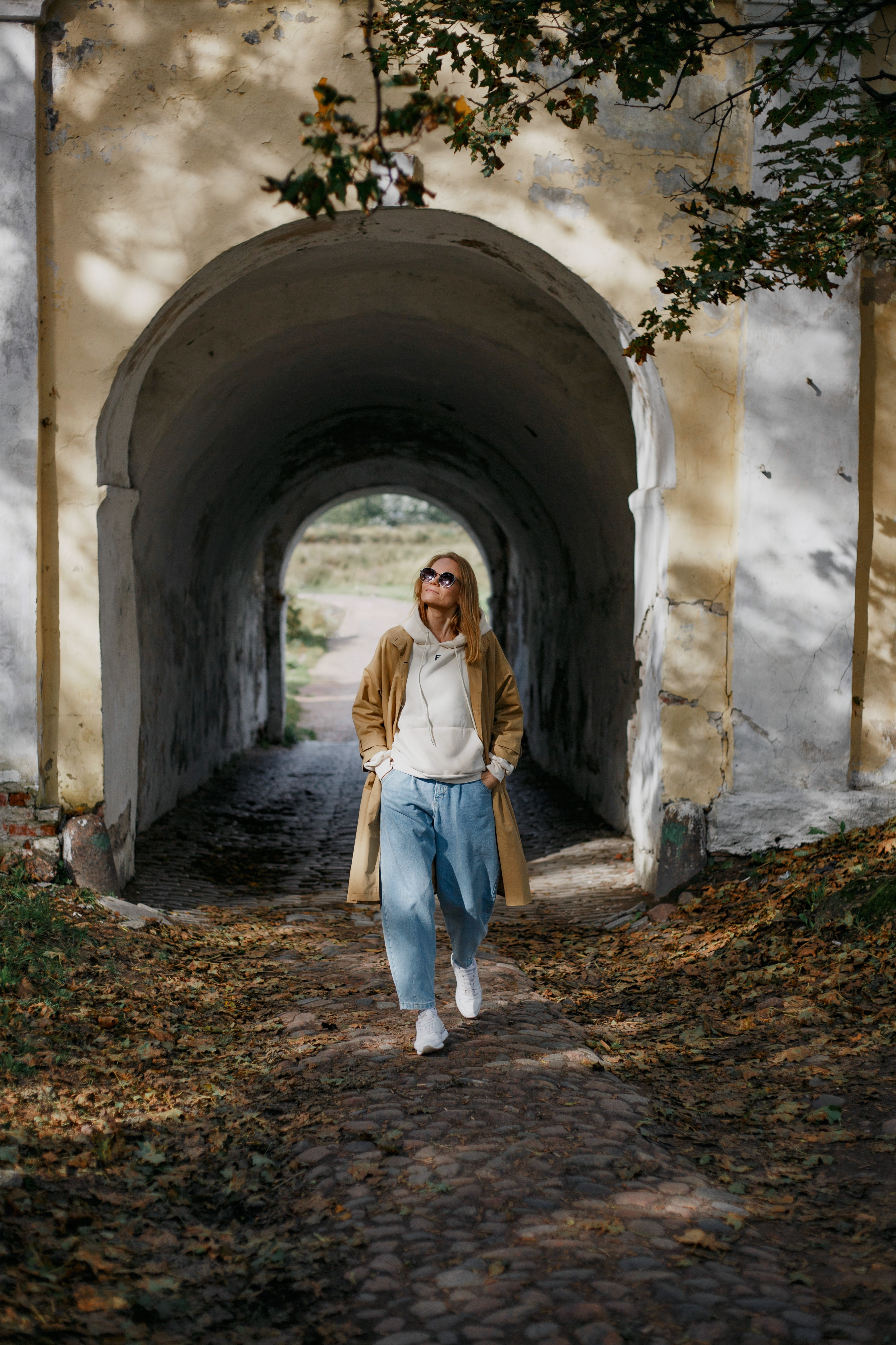 cosy, jumper, girls, laughing, autumn, friends, fall, nature, forest, leaves, adventure, loclabini, biniblog, things to do, green, brown, colours, travel, experience, local, budget, savings, girl, model, photoshoot, photographer, instagram, girl, fashion