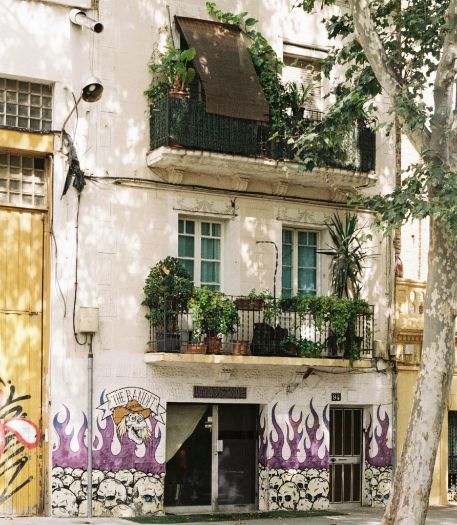 Poblenou, Barcelona, graffiti, building, localbini, travel experience